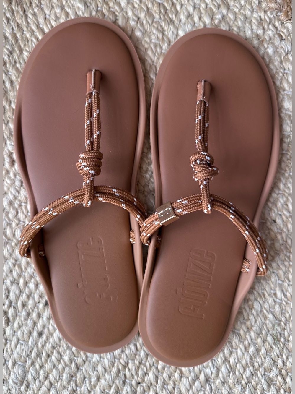 Flòwze Women’s Brown Rope-Accent Thong Sandals